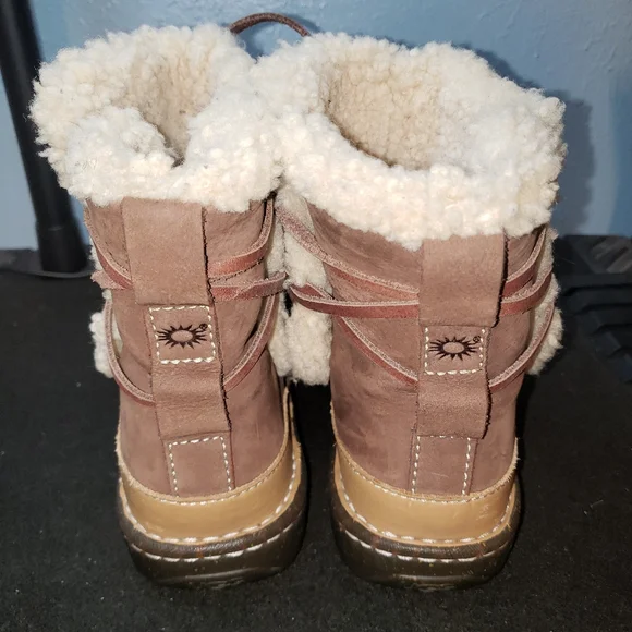 UGG 5587 Brown Leather Sheepskin Lined Boots Size 8 - Picture 6 of 10